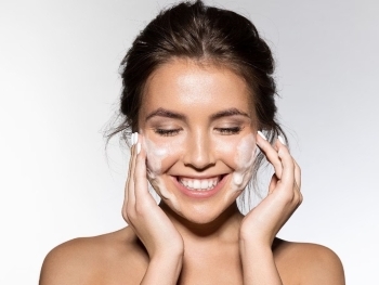 Why Your Night Skincare Routine Matters: Featuring AXIS-Y’s Dark Spot Glow Serum image