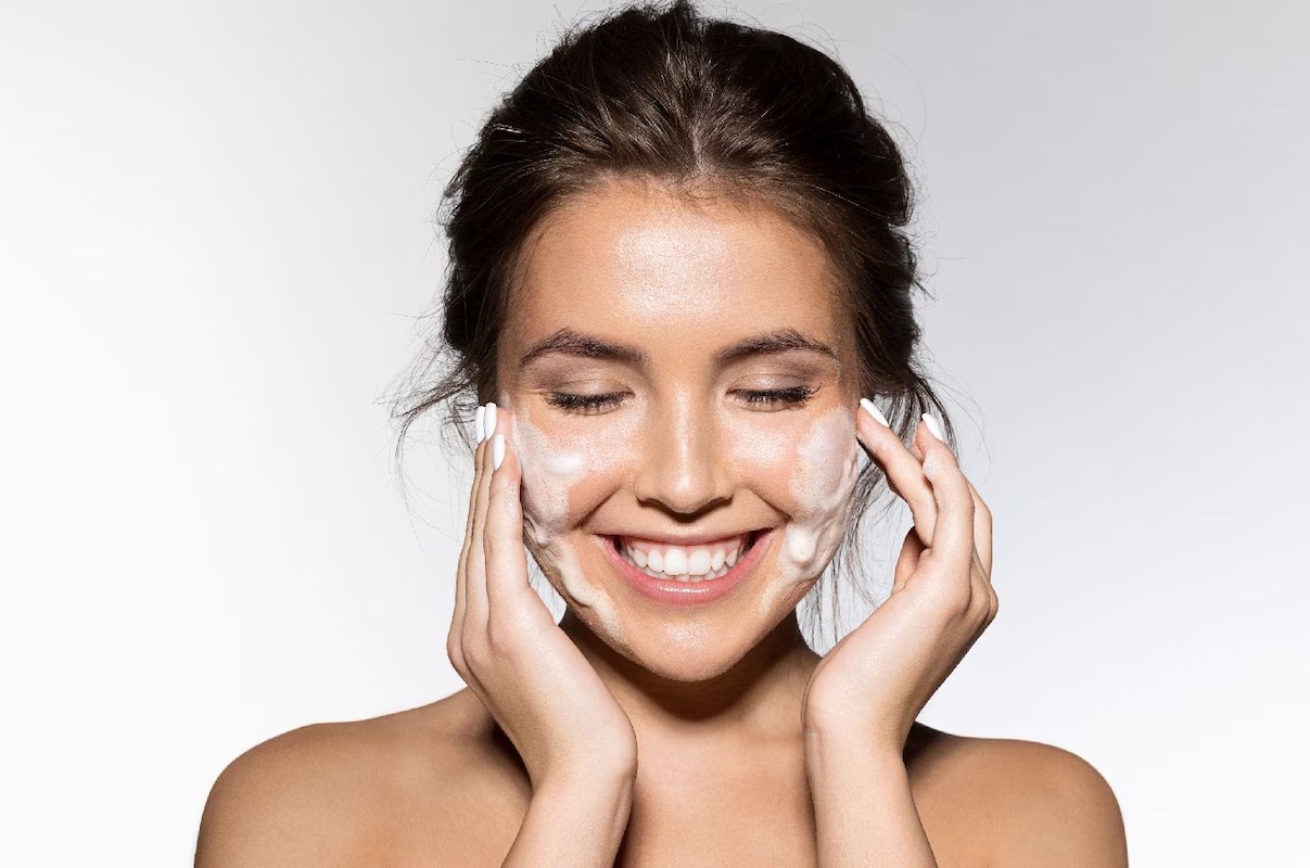 Why Your Night Skincare Routine Matters: Featuring AXIS-Y’s Dark Spot Glow Serum hero image
